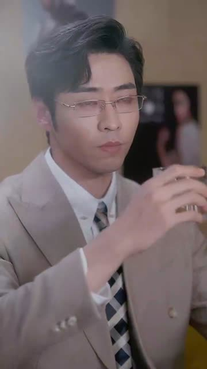 她从火光中来丨46集高清短剧随时观看