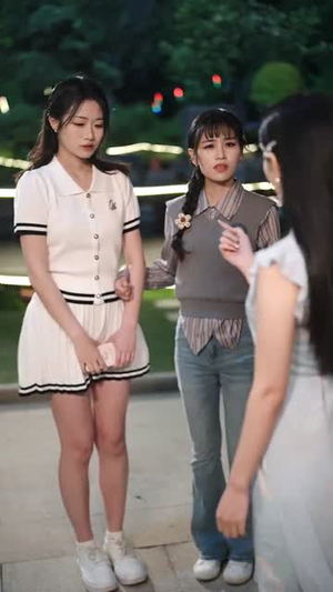 穿越二十年后带着儿女走向开挂人生(50集) 穿越二十年后带着儿女走向开挂人生(50集)短剧全季限免大放送